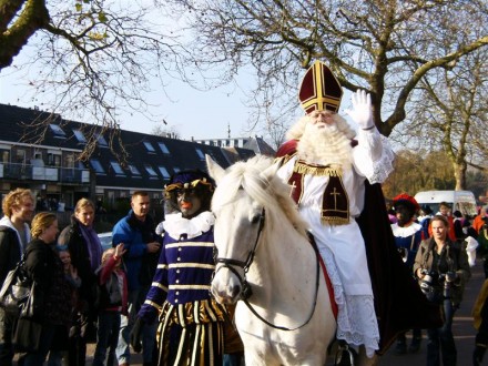 De Goedheilgman Zelf op zijn trouwe makker Amerigo